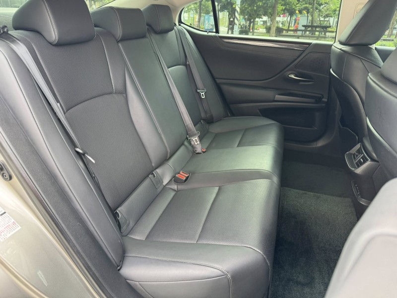 Lexus  ES 金鑽店~ES200‧一手女用車+保證保證只跑8萬公里.ACC跟車＋車道偏移，倒車顯影，極美車況 | 新北市汽車商業同業公會｜TACA優良車商聯盟｜中古、二手車買車賣車公會認證保固