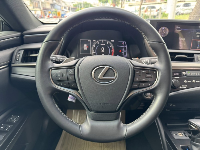Lexus  ES 金鑽店~ES200‧一手女用車+保證保證只跑8萬公里.ACC跟車＋車道偏移，倒車顯影，極美車況 | 新北市汽車商業同業公會｜TACA優良車商聯盟｜中古、二手車買車賣車公會認證保固