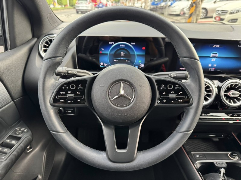Mercedes-Benz/賓士   B-CLASS  B180 金鑽店~總代理B180大改款•一手車保證跑1萬8千公里.選配電尾門＋360度環景＋摸門 | 新北市汽車商業同業公會｜TACA優良車商聯盟｜中古、二手車買車賣車公會認證保固