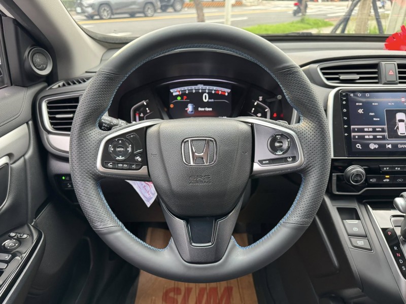 Honda  CR-V 金鑽店~選配超過10萬以上☆小改款5.5代 VTI-S.一手車+里程保證‧ACC跟車.車道偏移.360度環景 | 新北市汽車商業同業公會｜TACA優良車商聯盟｜中古、二手車買車賣車公會認證保固