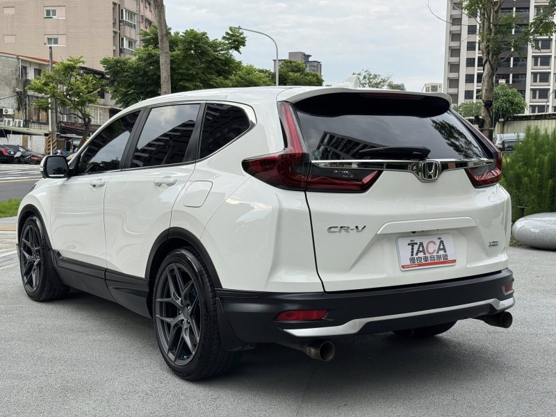 Honda  CR-V 金鑽店~選配超過10萬以上☆小改款5.5代 VTI-S.一手車+里程保證‧ACC跟車.車道偏移.360度環景 | 新北市汽車商業同業公會｜TACA優良車商聯盟｜中古、二手車買車賣車公會認證保固