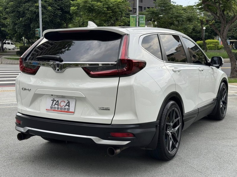 Honda  CR-V 金鑽店~選配超過10萬以上☆小改款5.5代 VTI-S.一手車+里程保證‧ACC跟車.車道偏移.360度環景 | 新北市汽車商業同業公會｜TACA優良車商聯盟｜中古、二手車買車賣車公會認證保固