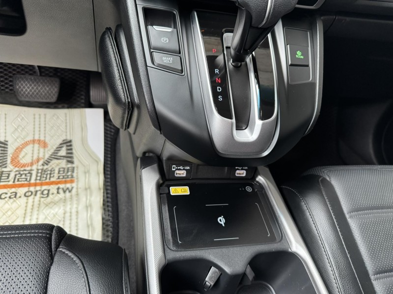 Honda  CR-V 金鑽店~2023年CR-V 1.5 VTi-S 白 里程保證 ACC主動跟車全速域 車道維持 變換 偏離 輔助系統 AEB自動煞停 遠光燈自動控制 斜坡起步輔助 循跡防滑 8安 電動尾門 胎壓監控 免鑰啟動車門鎖 定速 倒車影像 導航 多功能影音 右側影像無死角 後座出風口 LED頭燈 日行燈 尾燈 等多項配備！ | 新北市汽車商業同業公會｜TACA優良車商聯盟｜中古、二手車買車賣車公會認證保固