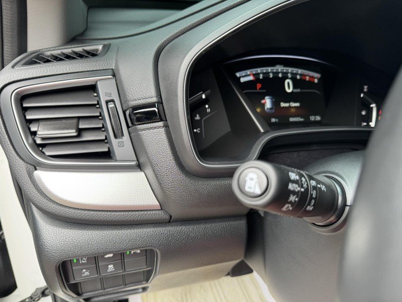 Honda  CR-V 金鑽店~2023年CR-V 1.5 VTi-S 白 里程保證 ACC主動跟車全速域 車道維持 變換 偏離 輔助系統 AEB自動煞停 遠光燈自動控制 斜坡起步輔助 循跡防滑 8安 電動尾門 胎壓監控 免鑰啟動車門鎖 定速 倒車影像 導航 多功能影音 右側影像無死角 後座出風口 LED頭燈 日行燈 尾燈 等多項配備！ | 新北市汽車商業同業公會｜TACA優良車商聯盟｜中古、二手車買車賣車公會認證保固