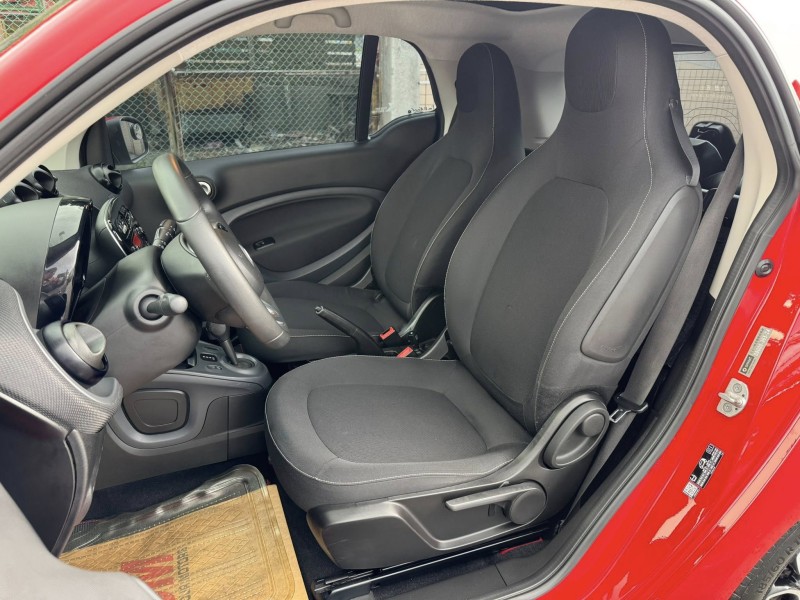 Smart  SMART FORTWO 金鑽店~ SMART FORTWO 2人座 6速雙離合器自手排 自然進氣 1.0 後輪驅動 71匹馬力 此車超省油省稅 遮風擋雨 冬暖夏涼 停車超方便 情侶外出遊玩神車！ | 新北市汽車商業同業公會｜TACA優良車商聯盟｜中古、二手車買車賣車公會認證保固
