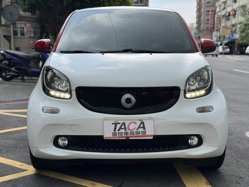 Smart  SMART FORTWO 金鑽店~ SMART FORTWO 2人座 6速雙離合器自手排 自然進氣 1.0 後輪驅動 71匹馬力 此車超省油省稅 遮風擋雨 冬暖夏涼 停車超方便 情侶外出遊玩神車！ | 新北市汽車商業同業公會｜TACA優良車商聯盟｜中古、二手車買車賣車公會認證保固