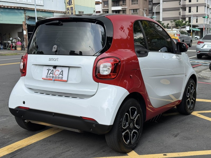 Smart  SMART FORTWO 金鑽店~ SMART FORTWO 2人座 6速雙離合器自手排 自然進氣 1.0 後輪驅動 71匹馬力 此車超省油省稅 遮風擋雨 冬暖夏涼 停車超方便 情侶外出遊玩神車！ | 新北市汽車商業同業公會｜TACA優良車商聯盟｜中古、二手車買車賣車公會認證保固