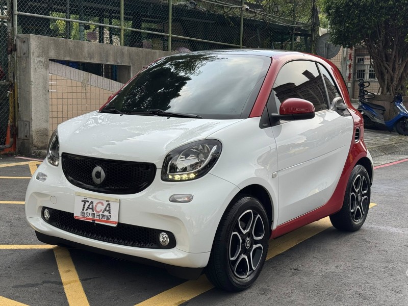 Smart  SMART FORTWO 金鑽店~ SMART FORTWO 2人座 6速雙離合器自手排 自然進氣 1.0 後輪驅動 71匹馬力 此車超省油省稅 遮風擋雨 冬暖夏涼 停車超方便 情侶外出遊玩神車！ | 新北市汽車商業同業公會｜TACA優良車商聯盟｜中古、二手車買車賣車公會認證保固