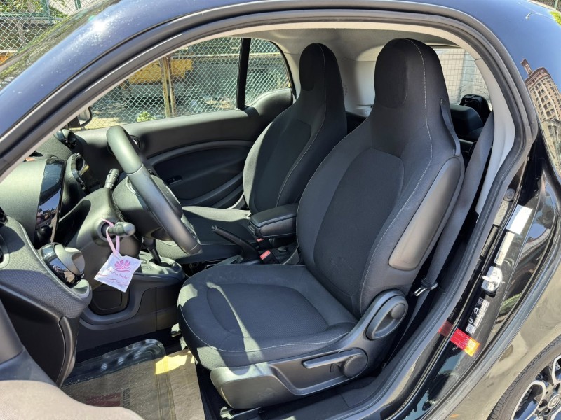Smart  SMART FORTWO 金鑽店~新進2019年式 SMART FORTWO 2人座 6速雙離合器自手排 自然進氣 1.0 後輪驅動 71匹馬力 此車超省油省稅 遮風擋雨 冬暖夏涼 停車超方便 情侶外出遊玩神車！ | 新北市汽車商業同業公會｜TACA優良車商聯盟｜中古、二手車買車賣車公會認證保固