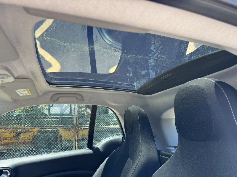 Smart  SMART FORTWO 金鑽店~新進2019年式 SMART FORTWO 2人座 6速雙離合器自手排 自然進氣 1.0 後輪驅動 71匹馬力 此車超省油省稅 遮風擋雨 冬暖夏涼 停車超方便 情侶外出遊玩神車！ | 新北市汽車商業同業公會｜TACA優良車商聯盟｜中古、二手車買車賣車公會認證保固