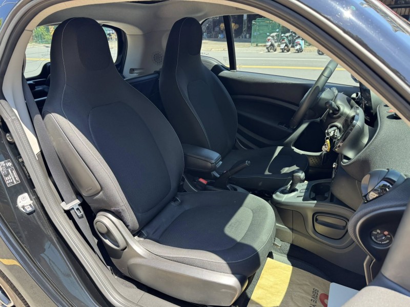 Smart  SMART FORTWO 金鑽店~新進2019年式 SMART FORTWO 2人座 6速雙離合器自手排 自然進氣 1.0 後輪驅動 71匹馬力 此車超省油省稅 遮風擋雨 冬暖夏涼 停車超方便 情侶外出遊玩神車！ | 新北市汽車商業同業公會｜TACA優良車商聯盟｜中古、二手車買車賣車公會認證保固
