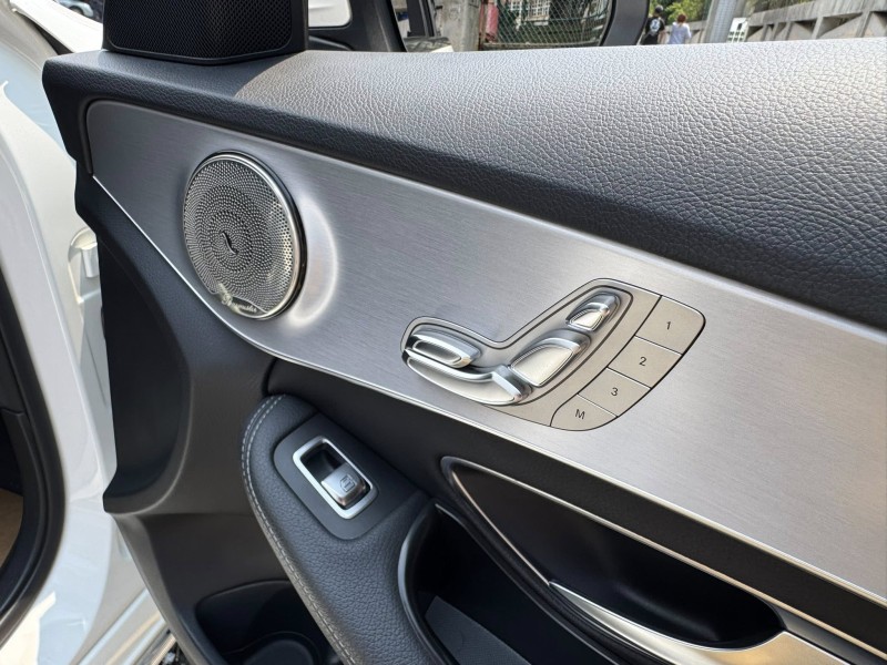 Mercedes-Benz/賓士   C-CLASS  C200 金鑽店~C200 Avantgarde  旅行式 5門掀背  9速手自排 渦輪增壓 184匹馬力 2.0 後輪驅動  里程保證11萬多公里 車況超優！ | 新北市汽車商業同業公會｜TACA優良車商聯盟｜中古、二手車買車賣車公會認證保固
