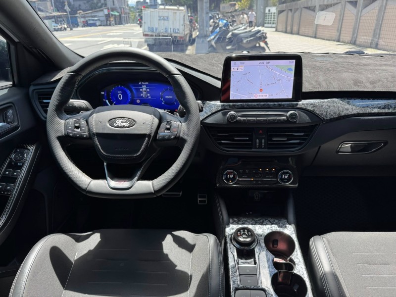Ford/福特  Focus 金鑽店~FOCUS  正ST 2.3 進口版 掀背 280匹馬力 渦輪增壓 7速手自排 前輪驅動 RECARO雙前座跑車座椅 4門迎賓燈 全螢幕智慧行車記錄器!! | 新北市汽車商業同業公會｜TACA優良車商聯盟｜中古、二手車買車賣車公會認證保固