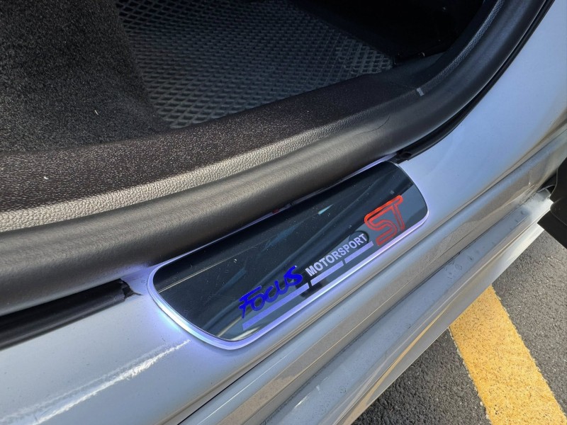 Ford/福特  Focus 金鑽店~FOCUS  正ST 2.3 進口版 掀背 280匹馬力 渦輪增壓 7速手自排 前輪驅動 RECARO雙前座跑車座椅 4門迎賓燈 全螢幕智慧行車記錄器!! | 新北市汽車商業同業公會｜TACA優良車商聯盟｜中古、二手車買車賣車公會認證保固