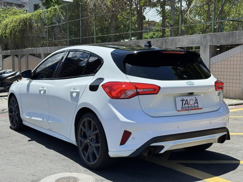 Ford/福特  Focus 金鑽店~FOCUS  正ST 2.3 進口版 掀背 280匹馬力 渦輪增壓 7速手自排 前輪驅動 RECARO雙前座跑車座椅 4門迎賓燈 全螢幕智慧行車記錄器!! | 新北市汽車商業同業公會｜TACA優良車商聯盟｜中古、二手車買車賣車公會認證保固