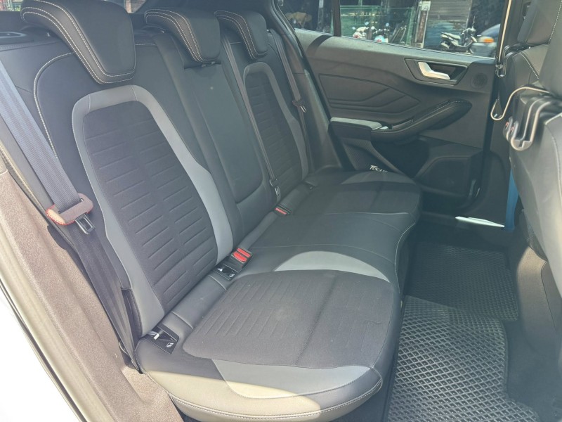 Ford/福特  Focus 金鑽店~FOCUS  正ST 2.3 進口版 掀背 280匹馬力 渦輪增壓 7速手自排 前輪驅動 RECARO雙前座跑車座椅 4門迎賓燈 全螢幕智慧行車記錄器!! | 新北市汽車商業同業公會｜TACA優良車商聯盟｜中古、二手車買車賣車公會認證保固