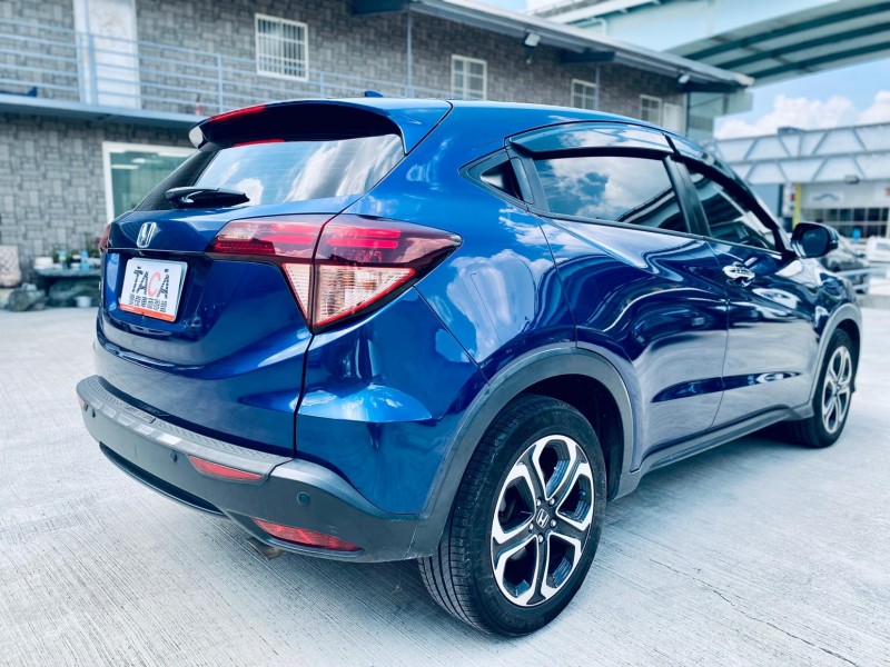 Honda  HR-V 2017年 HONDA 本田 HRV 深藍色 1.8L S版 | 新北市汽車商業同業公會｜TACA優良車商聯盟｜中古、二手車買車賣車公會認證保固