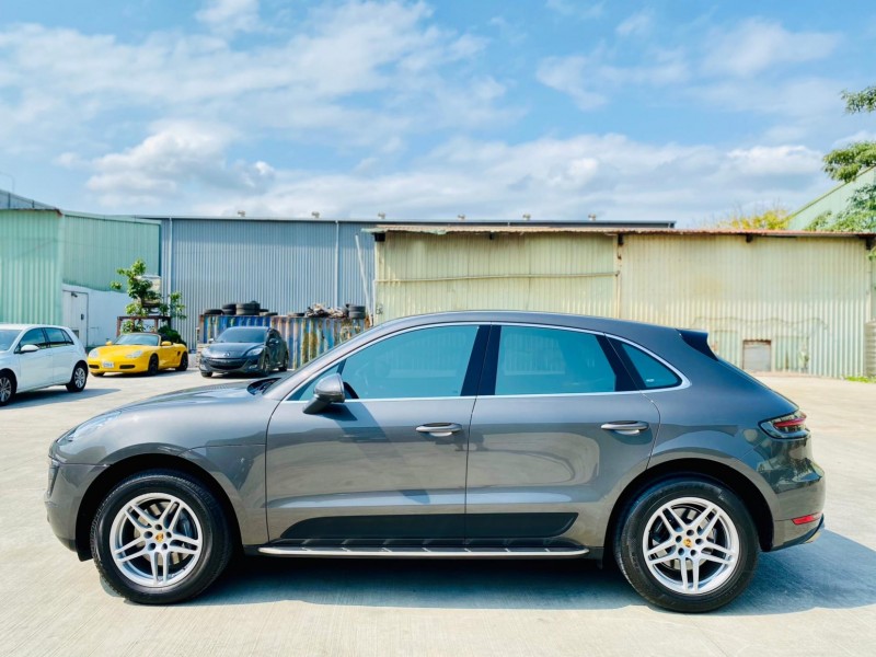 PORSCHE  Macan 2017年 Porsche 保時捷 Macan 灰色 2.0L | 新北市汽車商業同業公會｜TACA優良車商聯盟｜中古、二手車買車賣車公會認證保固