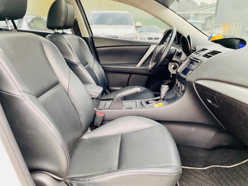 Mazda  Mazda3  2014年 Mazda3 馬三 四門 白色 2.0L  | 新北市汽車商業同業公會｜TACA優良車商聯盟｜中古、二手車買車賣車公會認證保固