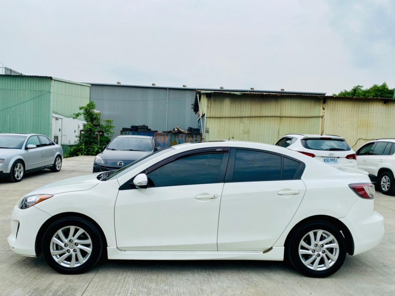 Mazda  Mazda3  2014年 Mazda3 馬三 四門 白色 2.0L  | 新北市汽車商業同業公會｜TACA優良車商聯盟｜中古、二手車買車賣車公會認證保固