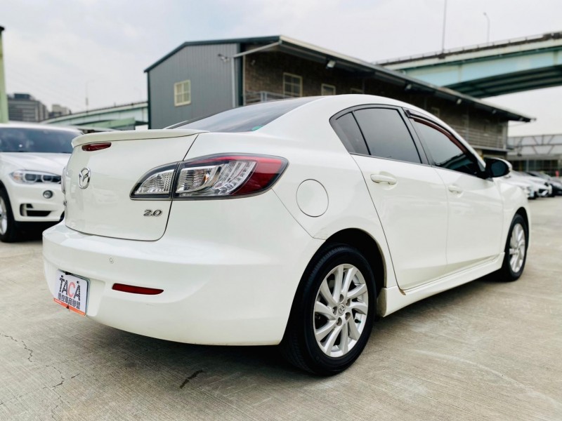 Mazda  Mazda3  2014年 Mazda3 馬三 四門 白色 2.0L  | 新北市汽車商業同業公會｜TACA優良車商聯盟｜中古、二手車買車賣車公會認證保固