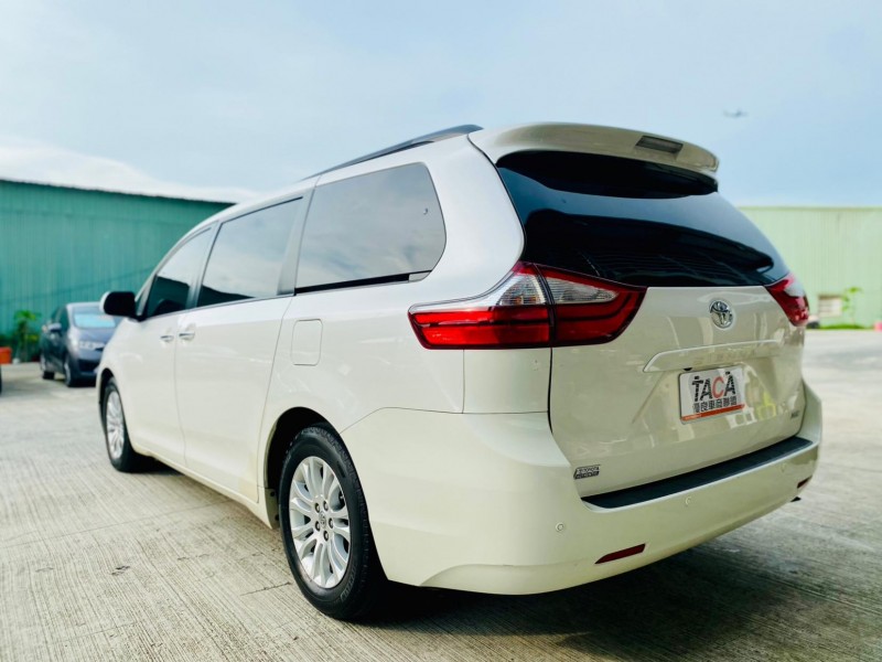 Toyota  Sienna 2016年 TOYOTA Sienna 希安娜 白色 3.5L 八人座XLE版 | 新北市汽車商業同業公會｜TACA優良車商聯盟｜中古、二手車買車賣車公會認證保固