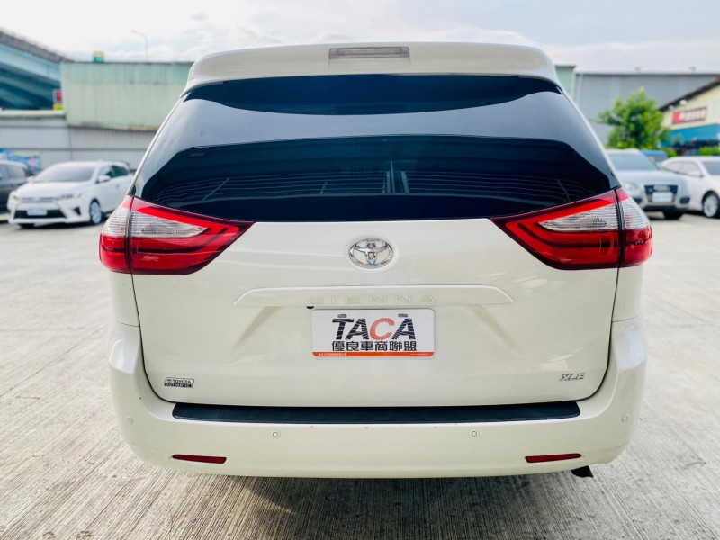 Toyota  Sienna 2016年 TOYOTA Sienna 希安娜 白色 3.5L 八人座XLE版 | 新北市汽車商業同業公會｜TACA優良車商聯盟｜中古、二手車買車賣車公會認證保固