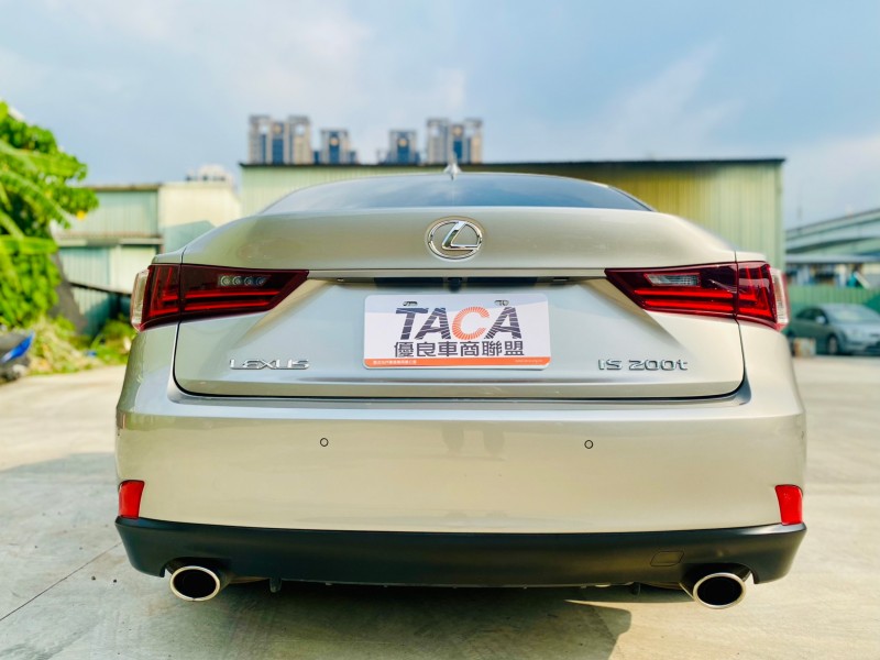 Lexus  IS 2016年 Lexus 凌志 IS200t 淺棕色 2.0L 豪華版 | 新北市汽車商業同業公會｜TACA優良車商聯盟｜中古、二手車買車賣車公會認證保固