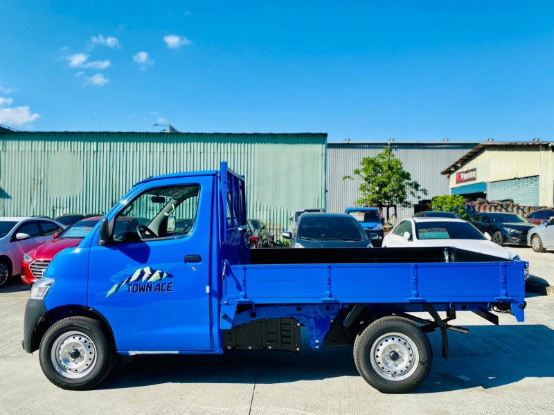 Toyota  Town Ace 2023年 TOYOTA TownAce 自排 汽油 1.5L | 新北市汽車商業同業公會｜TACA優良車商聯盟｜中古、二手車買車賣車公會認證保固