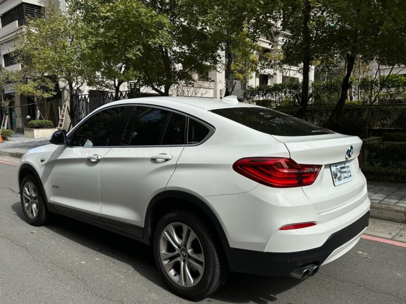 BMW/ 寶馬  X4 SERIES  X4 xDrive28i 2016年 BMW X4 XDRIVE28i 白色 2.0L M-Sport | 新北市汽車商業同業公會｜TACA優良車商聯盟｜中古、二手車買車賣車公會認證保固
