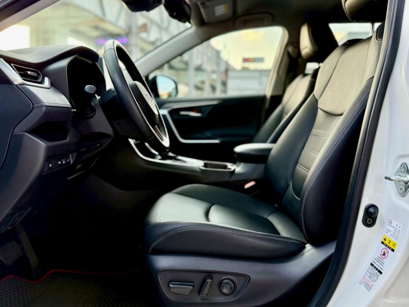 Toyota  RAV4 2020年領牌 TOYOTA RAV4 白色 2.0L 旗艦版 | 新北市汽車商業同業公會｜TACA優良車商聯盟｜中古、二手車買車賣車公會認證保固