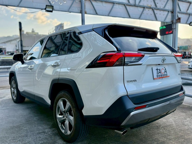 Toyota  RAV4 2020年領牌 TOYOTA RAV4 白色 2.0L 旗艦版 | 新北市汽車商業同業公會｜TACA優良車商聯盟｜中古、二手車買車賣車公會認證保固