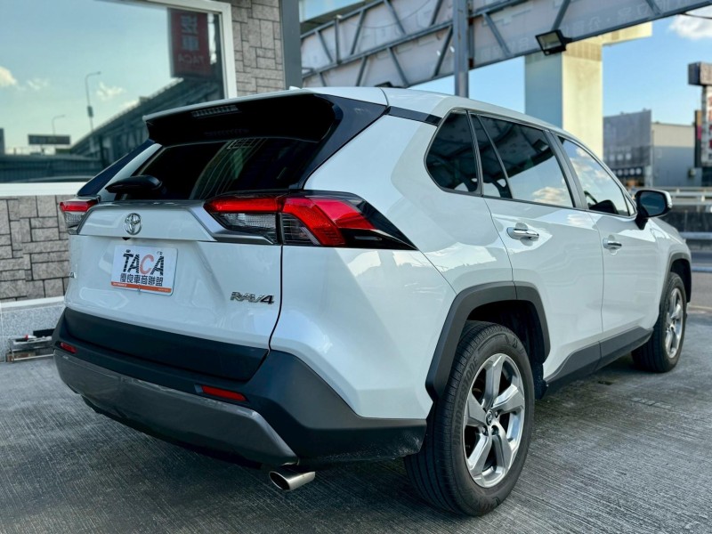 Toyota  RAV4 2020年領牌 TOYOTA RAV4 白色 2.0L 旗艦版 | 新北市汽車商業同業公會｜TACA優良車商聯盟｜中古、二手車買車賣車公會認證保固