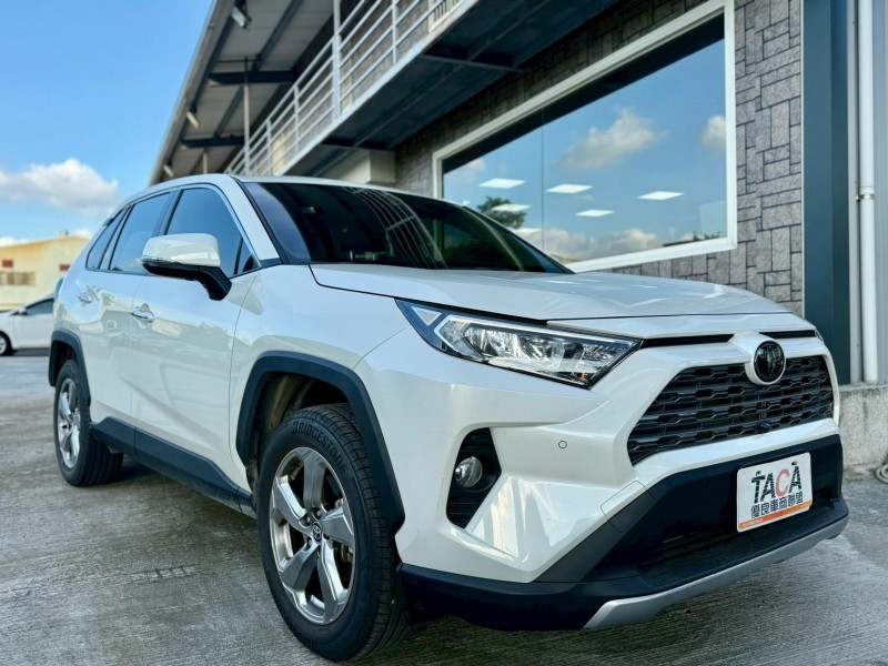 Toyota  RAV4 2020年領牌 TOYOTA RAV4 白色 2.0L 旗艦版 | 新北市汽車商業同業公會｜TACA優良車商聯盟｜中古、二手車買車賣車公會認證保固