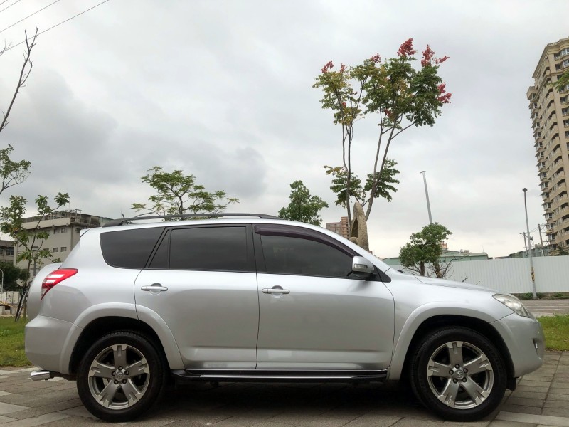 Toyota  RAV4 【G版尊貴型、旅行車、原鈑件】RAV4 2.4 循跡防滑 一手車 認證車 保固車 | 新北市汽車商業同業公會｜TACA優良車商聯盟｜中古、二手車買車賣車公會認證保固