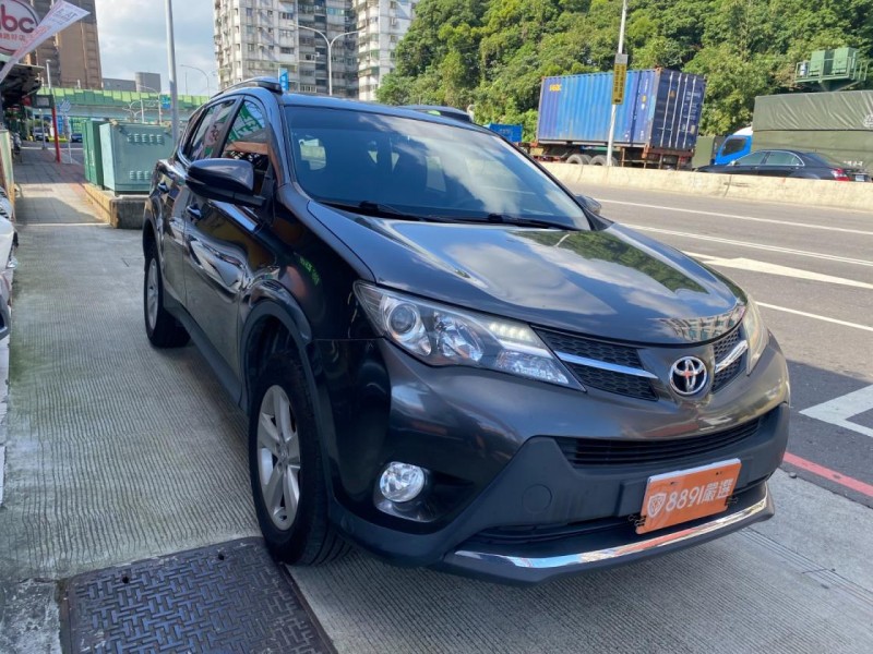 Toyota  RAV4 【全台最暢銷運動休旅、精選天窗及雙色內裝皮椅】 | 新北市汽車商業同業公會｜TACA優良車商聯盟｜中古、二手車買車賣車公會認證保固