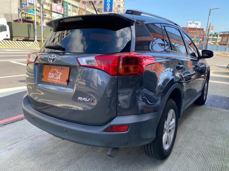 Toyota  RAV4 【全台最暢銷運動休旅、精選天窗及雙色內裝皮椅】 | 新北市汽車商業同業公會｜TACA優良車商聯盟｜中古、二手車買車賣車公會認證保固