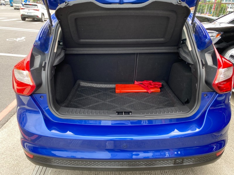 Ford/福特  Focus 【贏錠TACA嚴選、1.6一手女用車庫車】 | 新北市汽車商業同業公會｜TACA優良車商聯盟｜中古、二手車買車賣車公會認證保固