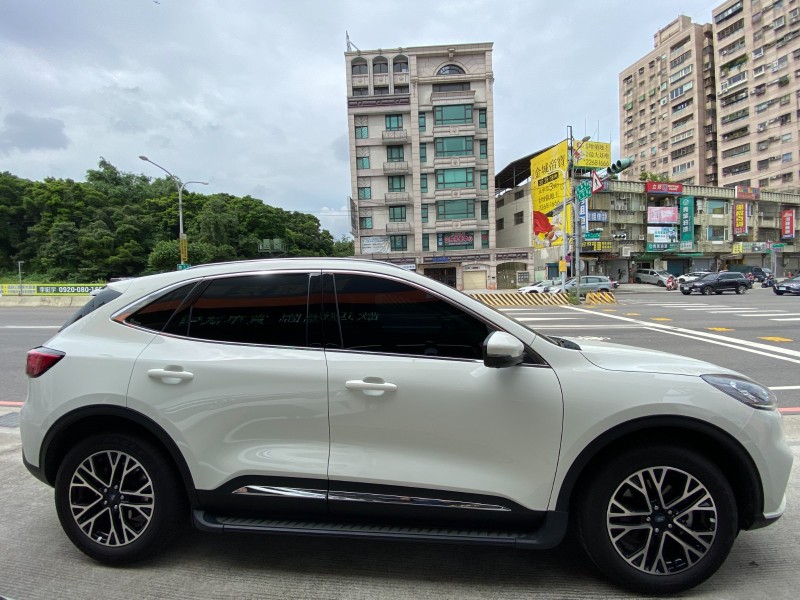 Ford/福特  Kuga 贏錠 全景 環景 旗艦X 無線充 B&O音響 只跑六千 | 新北市汽車商業同業公會｜TACA優良車商聯盟｜中古、二手車買車賣車公會認證保固