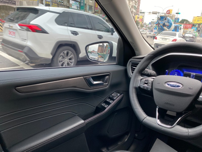 Ford/福特  Kuga 贏錠 全景 環景 旗艦X 無線充 B&O音響 只跑六千 | 新北市汽車商業同業公會｜TACA優良車商聯盟｜中古、二手車買車賣車公會認證保固