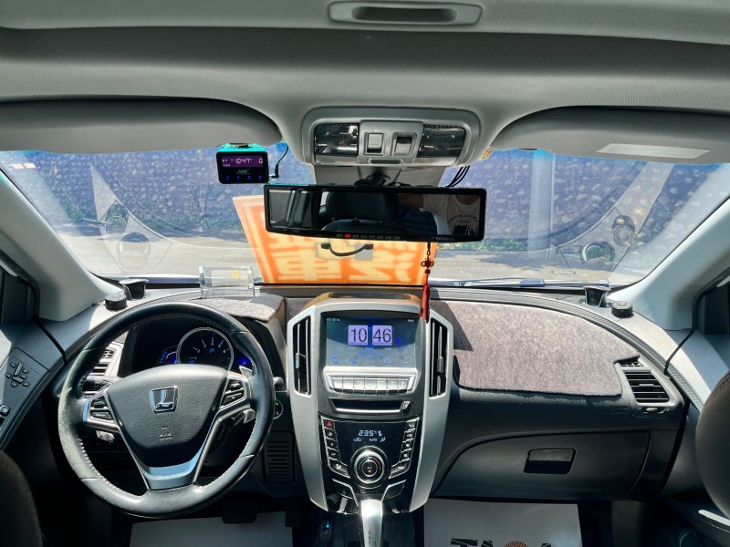 Luxgen  U6 Turbo 一手頂級旗艦、電動椅、電尾門、DAS+系統(偏移、碰撞、行人、車側警示系統) | 新北市汽車商業同業公會｜TACA優良車商聯盟｜中古、二手車買車賣車公會認證保固