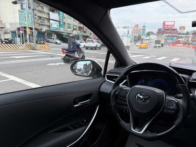 Toyota  Auris ACC跟車、撥片、賽車座椅、盲點、認證合格、HUD抬頭 | 新北市汽車商業同業公會｜TACA優良車商聯盟｜中古、二手車買車賣車公會認證保固