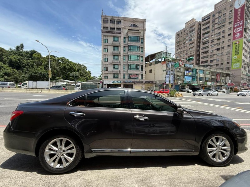 Lexus  ES 【天窗、定速、雙電動冷熱通風椅、超低里程】 | 新北市汽車商業同業公會｜TACA優良車商聯盟｜中古、二手車買車賣車公會認證保固