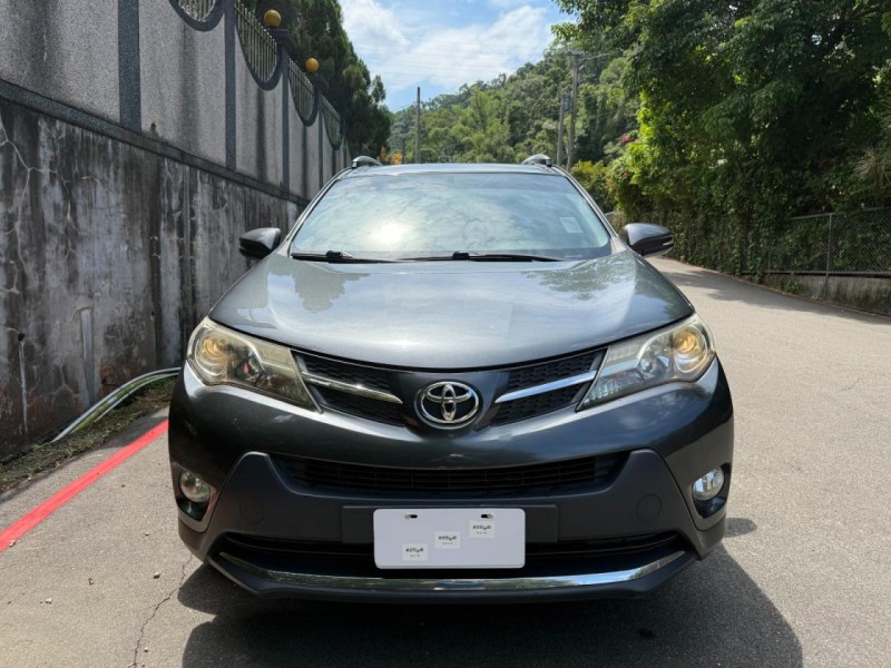 Toyota  RAV4 【天窗、雙色內裝、電椅、導航、行李架】 | 新北市汽車商業同業公會｜TACA優良車商聯盟｜中古、二手車買車賣車公會認證保固