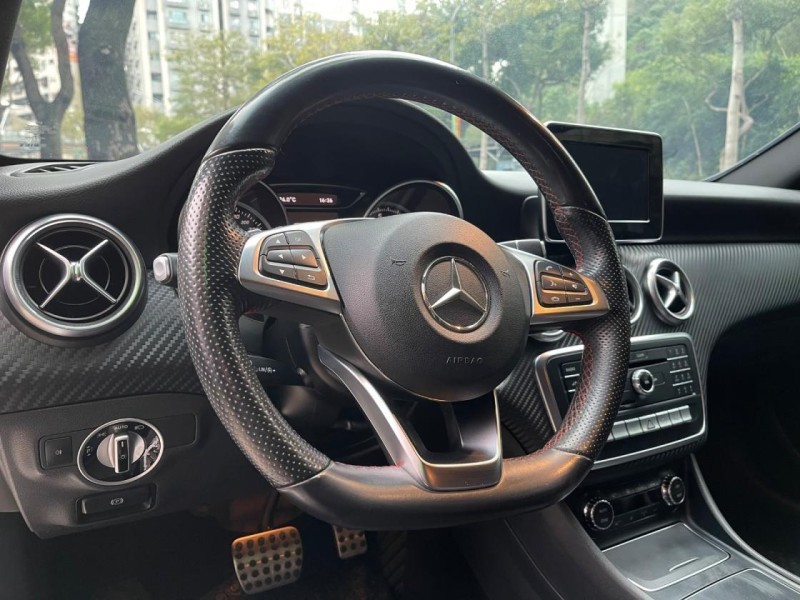 Mercedes-Benz/賓士   A-CLASS  A180 M-Benz A-Class 2016款 AMG A180 Line 白色 | 新北市汽車商業同業公會｜TACA優良車商聯盟｜中古、二手車買車賣車公會認證保固