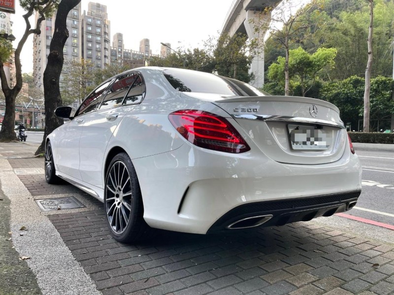 Mercedes-Benz/賓士   C-CLASS  C300 M-Benz C-Class Sedan 2015款 C300 AMG 白色 | 新北市汽車商業同業公會｜TACA優良車商聯盟｜中古、二手車買車賣車公會認證保固