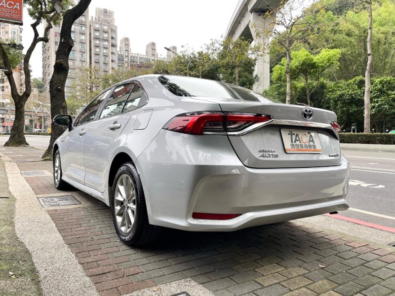 Toyota  Altis Toyota Corolla Altis 2022款 Hybrid尊爵 銀色 | 新北市汽車商業同業公會｜TACA優良車商聯盟｜中古、二手車買車賣車公會認證保固