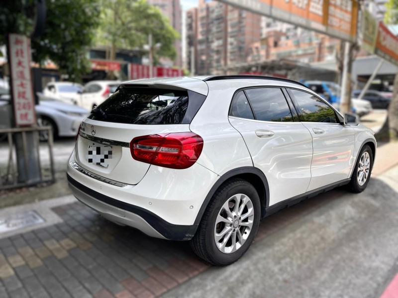 Mercedes-Benz/賓士   GLA-CLASS  GLA180 BENZ GLA180 原版件 免鑰匙 快撥 多功能方向盤 電尾門 倒車顯影 | 新北市汽車商業同業公會｜TACA優良車商聯盟｜中古、二手車買車賣車公會認證保固