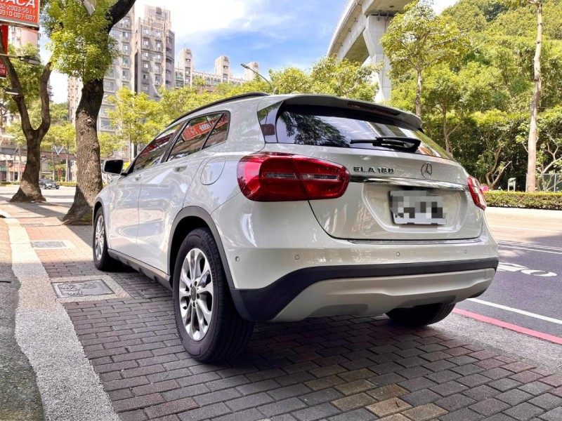 Mercedes-Benz/賓士   GLA-CLASS  GLA180 BENZ GLA180 原版件 免鑰匙 快撥 多功能方向盤 電尾門 倒車顯影 | 新北市汽車商業同業公會｜TACA優良車商聯盟｜中古、二手車買車賣車公會認證保固