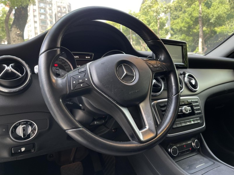 Mercedes-Benz/賓士   GLA-CLASS  GLA180 BENZ GLA180 原版件 免鑰匙 快撥 多功能方向盤 電尾門 倒車顯影 | 新北市汽車商業同業公會｜TACA優良車商聯盟｜中古、二手車買車賣車公會認證保固